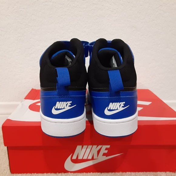 Nike - Picture 3 of 4